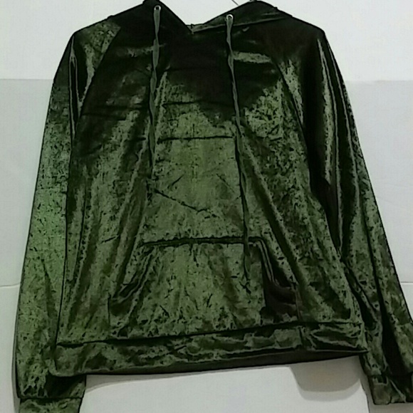 2PC Valour set w/ hoodie & shorts. Green 🌳 - Picture 5 of 5